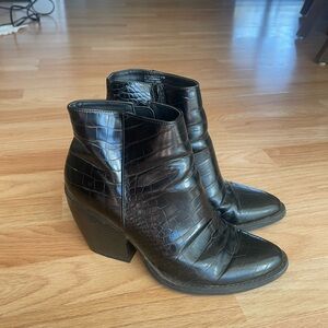 Steve Madden Black Croc-Embossed Leather Ankle Booties 8.5